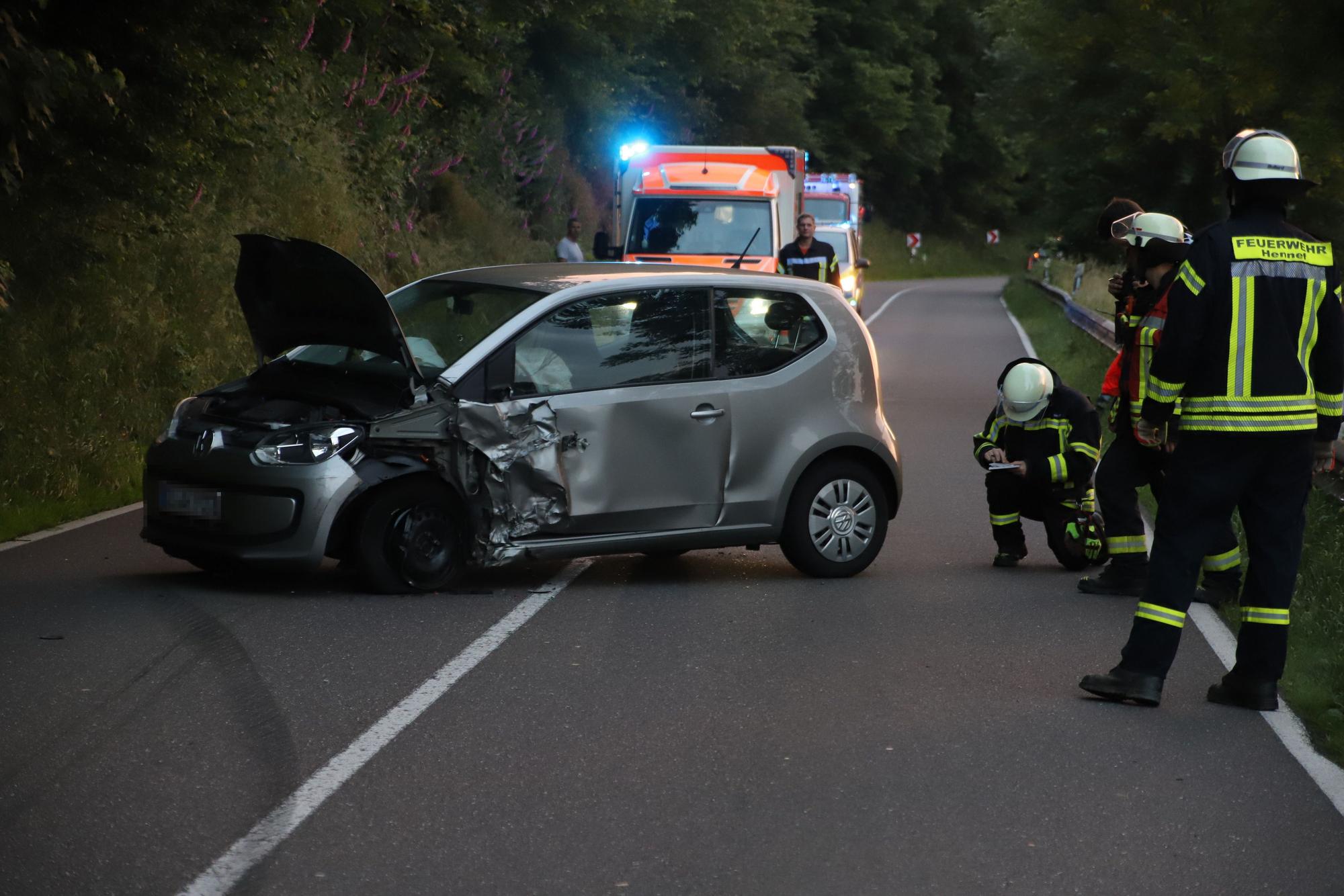 Auf der Landstraße 333 sind zwei Autos zusammengestoßen, zwei Frauen wurden leicht verletzt.