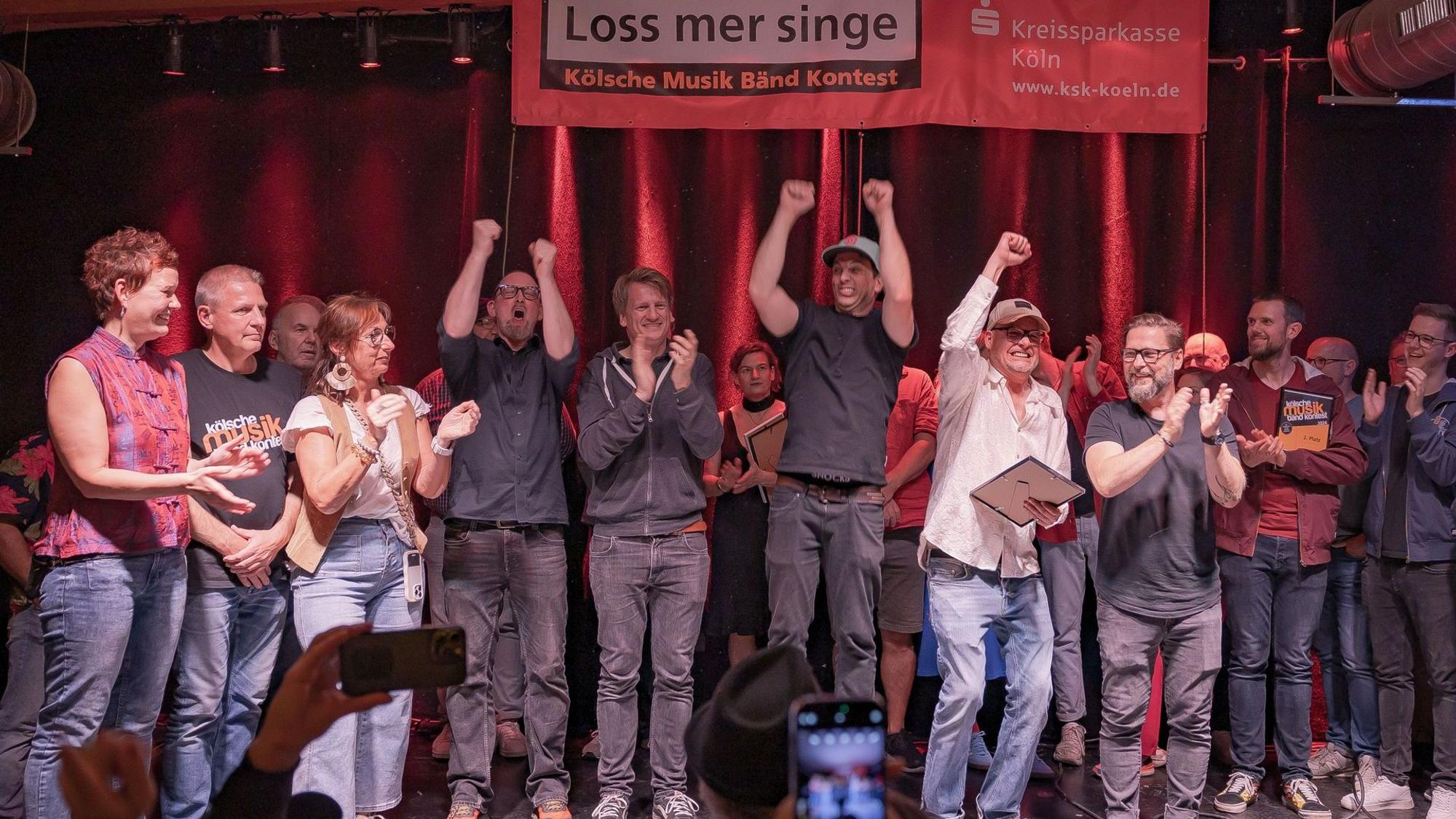 Ento freuen sich über den Sieg beim Kölsche Musik Bänd Kontest.