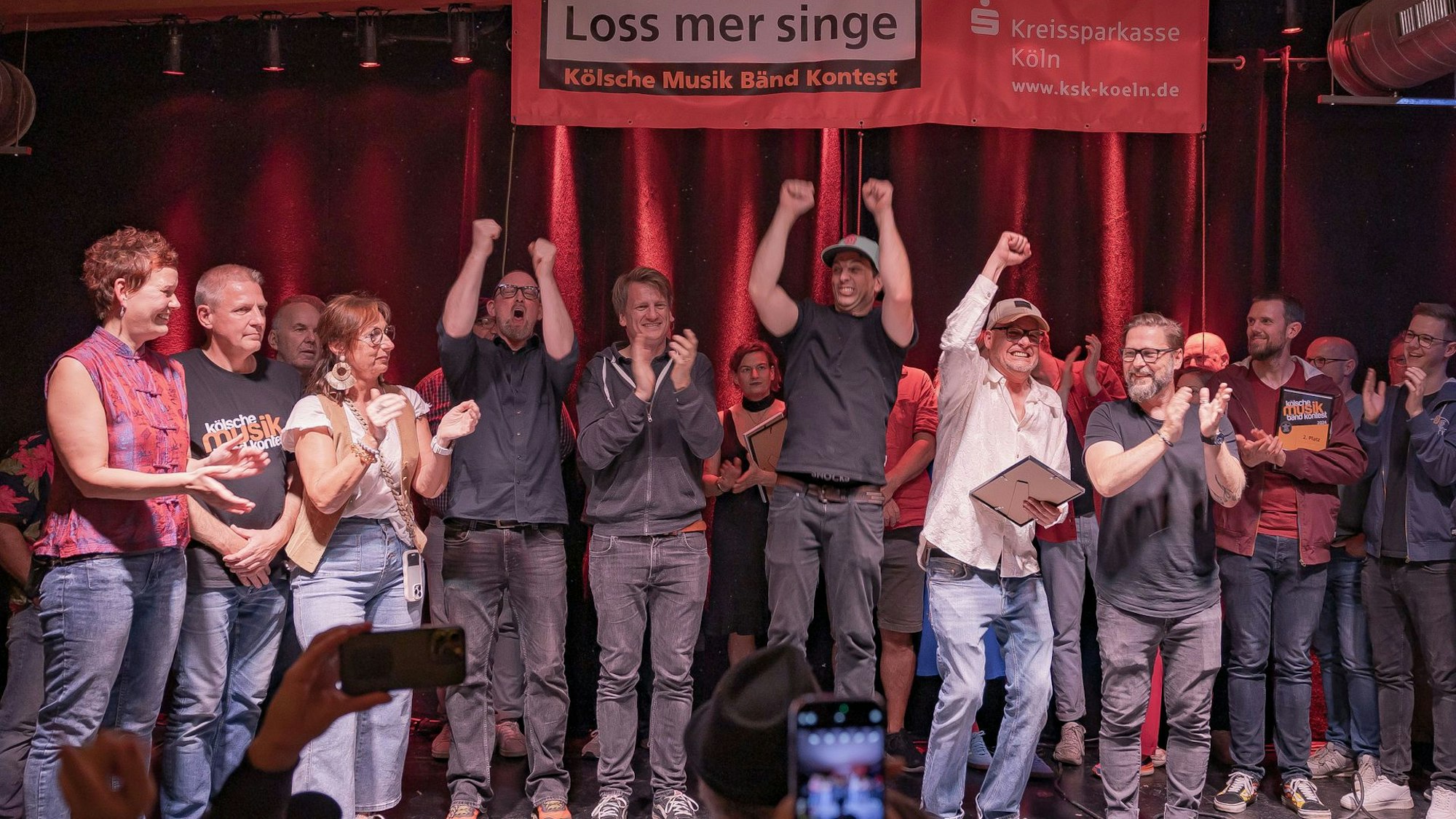 Ento freuen sich über den Sieg beim Kölsche Musik Bänd Kontest.