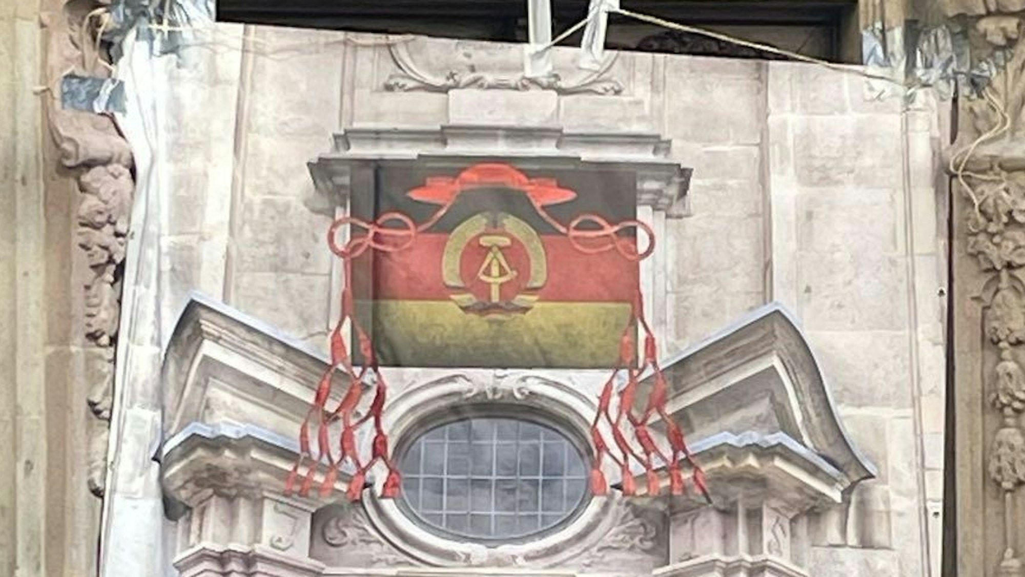 Protestplakat von Maria 2.0 am Kölner Generalvikariat