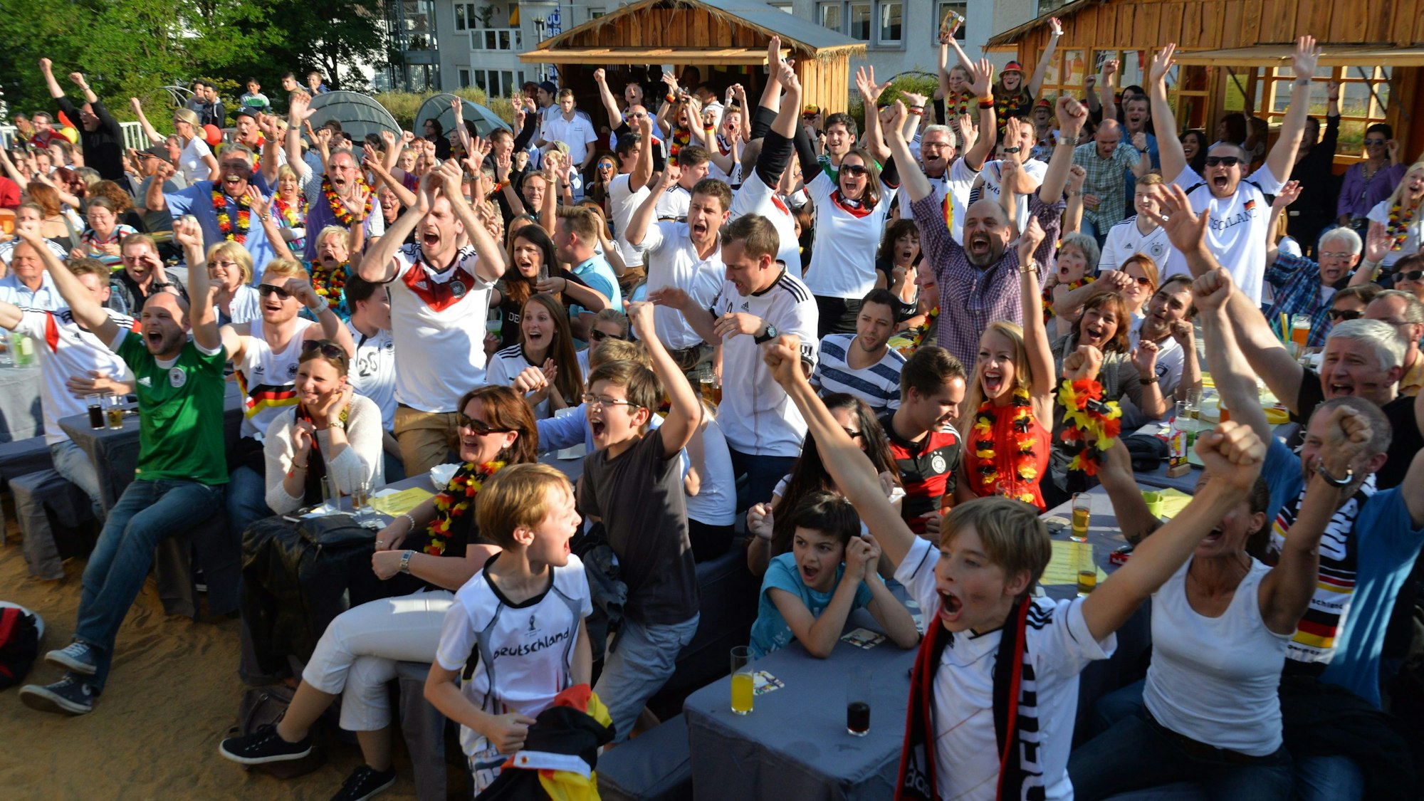 Public Viewing Playa de Bensberg Bistro am Schloß Fußball WM 2014.