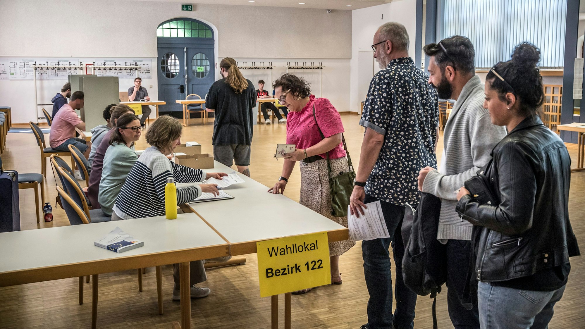 Europawahl 2024, Wahlbezirk 122 und 132 im großen Saal der Musikschule in Wiesdorf.