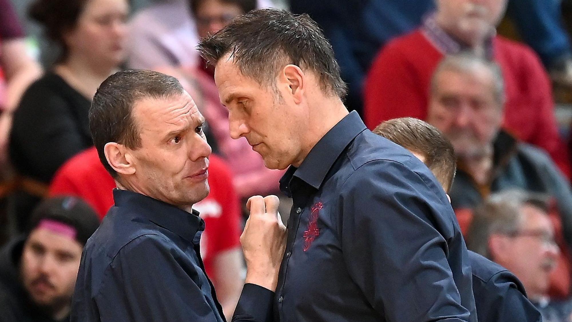 09.03.2024, Basketball-Bayer Giants Leverkusen-TKS 49
links: Co.Tr. Michael Koch (Giants)
rechts: TR. Hansi Gnad (Giants)
Foto: Uli Herhaus