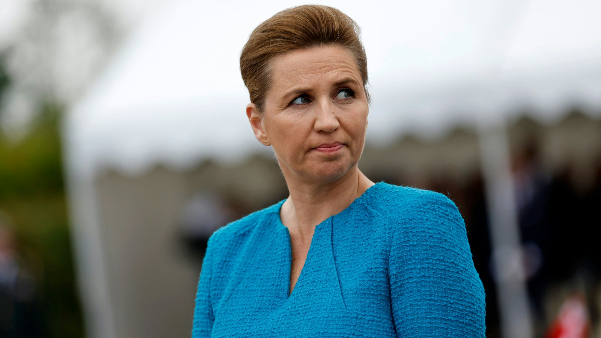 Dänemarks Ministerpräsidentin Mette Frederiksen nimmt am Donnerstag, 6. Juni 2024, an einer Zeremonie am dänischen Denkmal außerhalb von Sainte Marie du Mont in der Normandie teil.