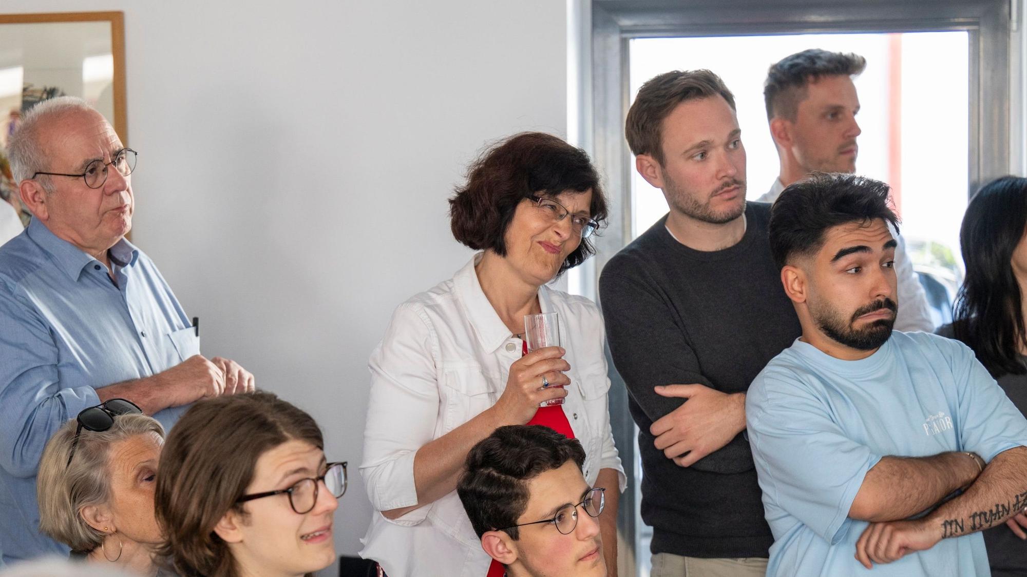 Enttäuschte Gesichter bei der Kölner SPD: Claudia Walther (Mitte) zieht vermutlich nicht ins Europaparlament ein.