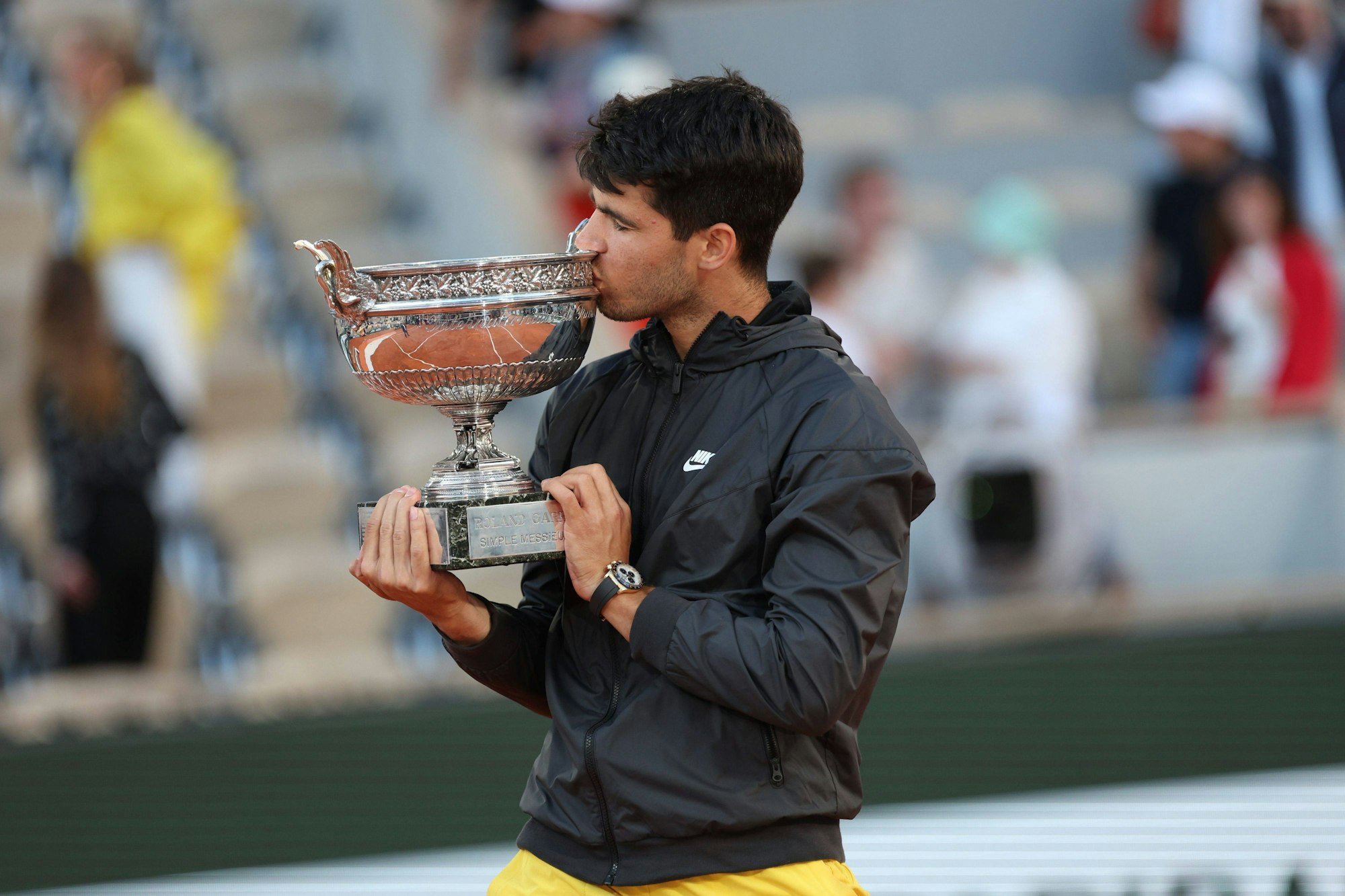 ROLAND GARROS PHOTOPQR/LE PARISIEN/Le Parisien / Arnaud Journois PARIS 09/06/2024 TENNIS , ROLAND GARROS 2024 , SIMPLE MESSIEURS , COURT PHILIPPE CHATRIER 09/06/2024 / FINALE / CARLOS ALCARAZ vs ALEXANDER ZVEREV / PHOTO LE PARISIEN / ARNAUD JOURNOIS French Tennis Open in Roland Garros in Paris on June 9, 2024 *** Local Caption *** PARIS France PUBLICATIONxNOTxINxFRAxBELxSUIxUK Copyright: xPHOTOPQR/LExPARISIEN/MAXPPPxArnaudxJournoisx 20240609LPA1079 20240609LPA1079