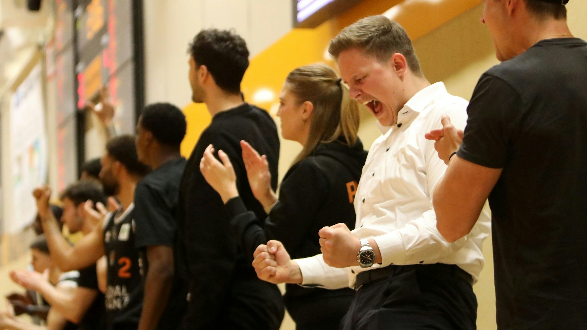Yannick Arenz jubelt über die Pro-B-Meisterschaft, steht den Dragons Rhöndorf künftig aber nicht mehr als Geschäftsführer zur Verfügung. Fotos: Olaf Pohl