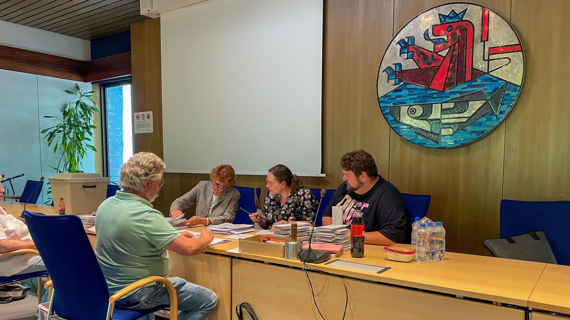 Wahlzettelauszählung in Leichlingen.