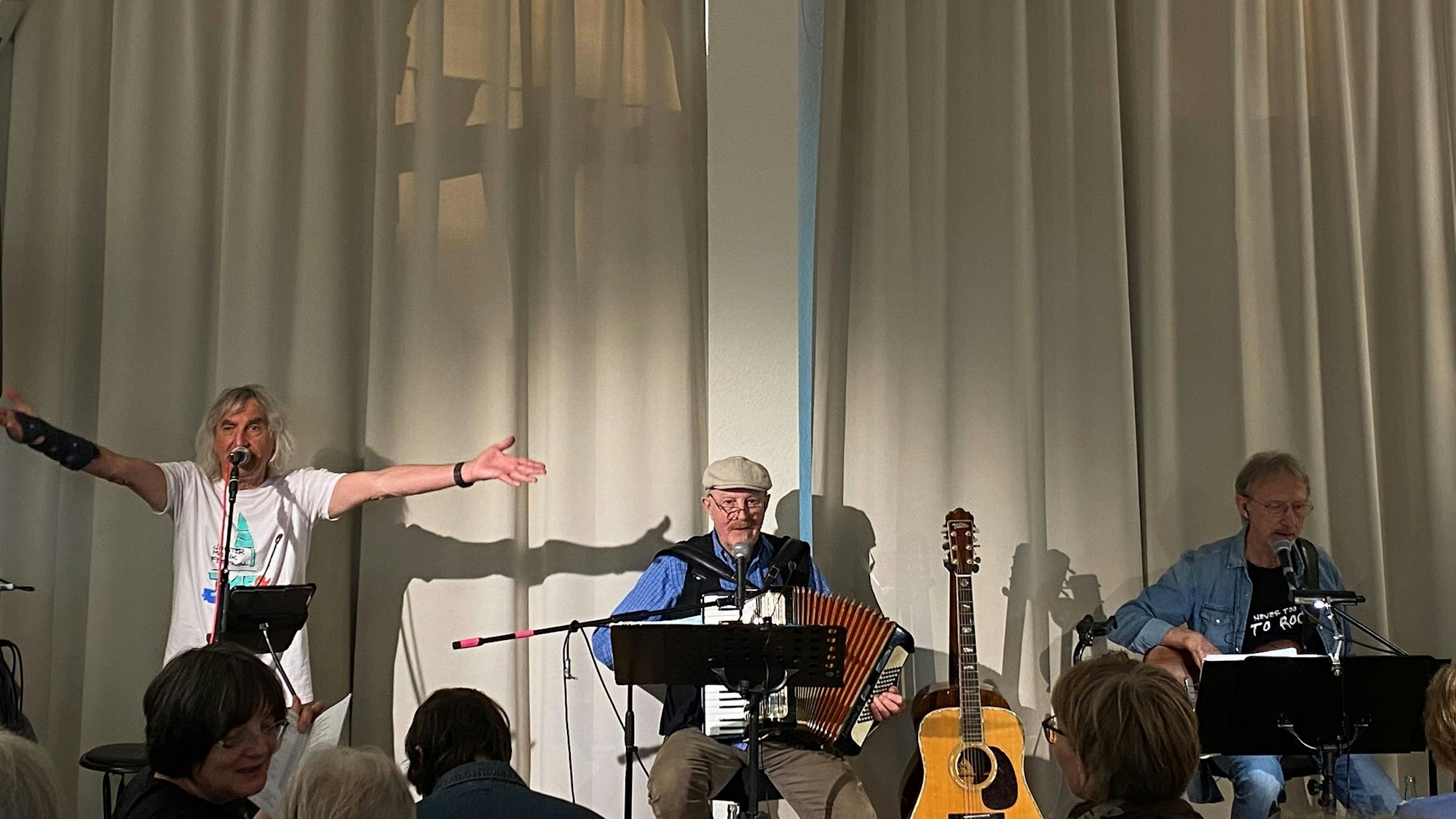 Wolfgang Geller (v.l.), Peter Müller und Harald Grusa spielten im Alten Bürgermeisteramt in Schlebusch.