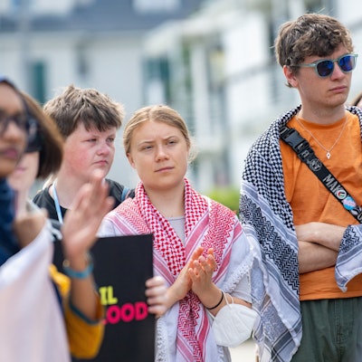 Die schwedische Klimaaktivistin Greta Thunberg nimmt an einer Kundgebung in Bonn teil.