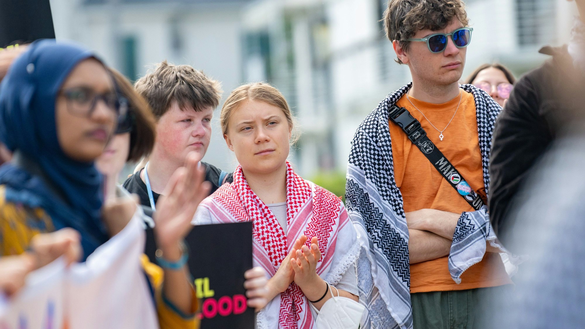 Die schwedische Klimaaktivistin Greta Thunberg nimmt an einer Kundgebung in Bonn teil.
