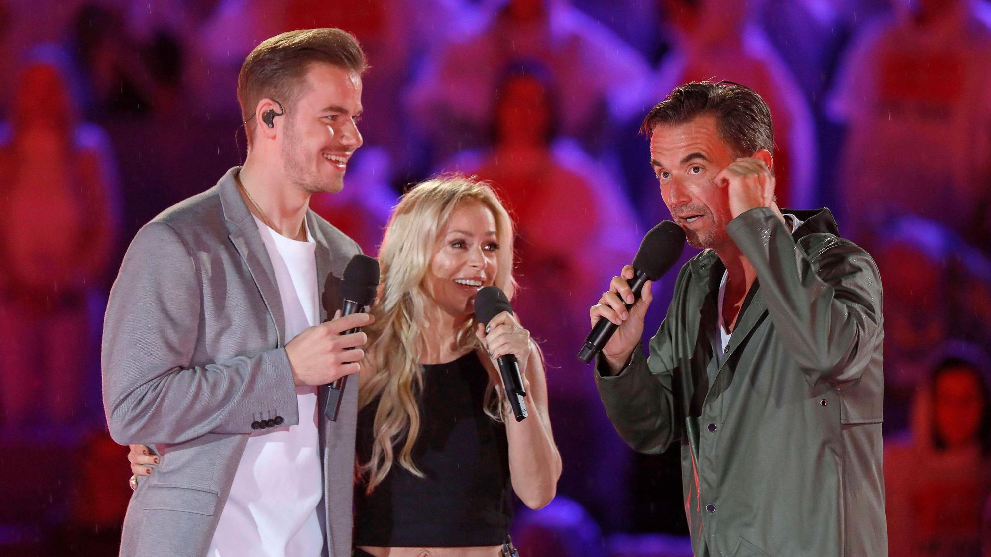 Eric Philippi, Michelle und Florian Silbereisen in der TV-Show „Schlagerbooom 2024“.