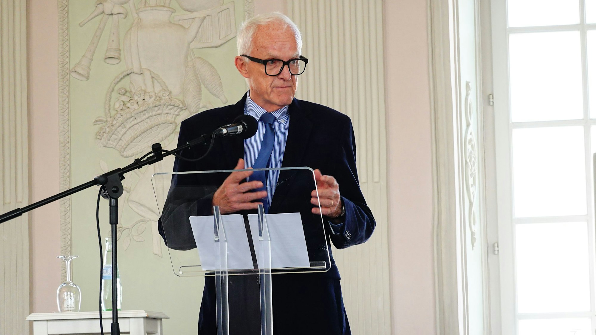 Auf dem Foto ist der ehemalige Ministerpräsident Dr. Jürgen Rüttgers zu sehen.