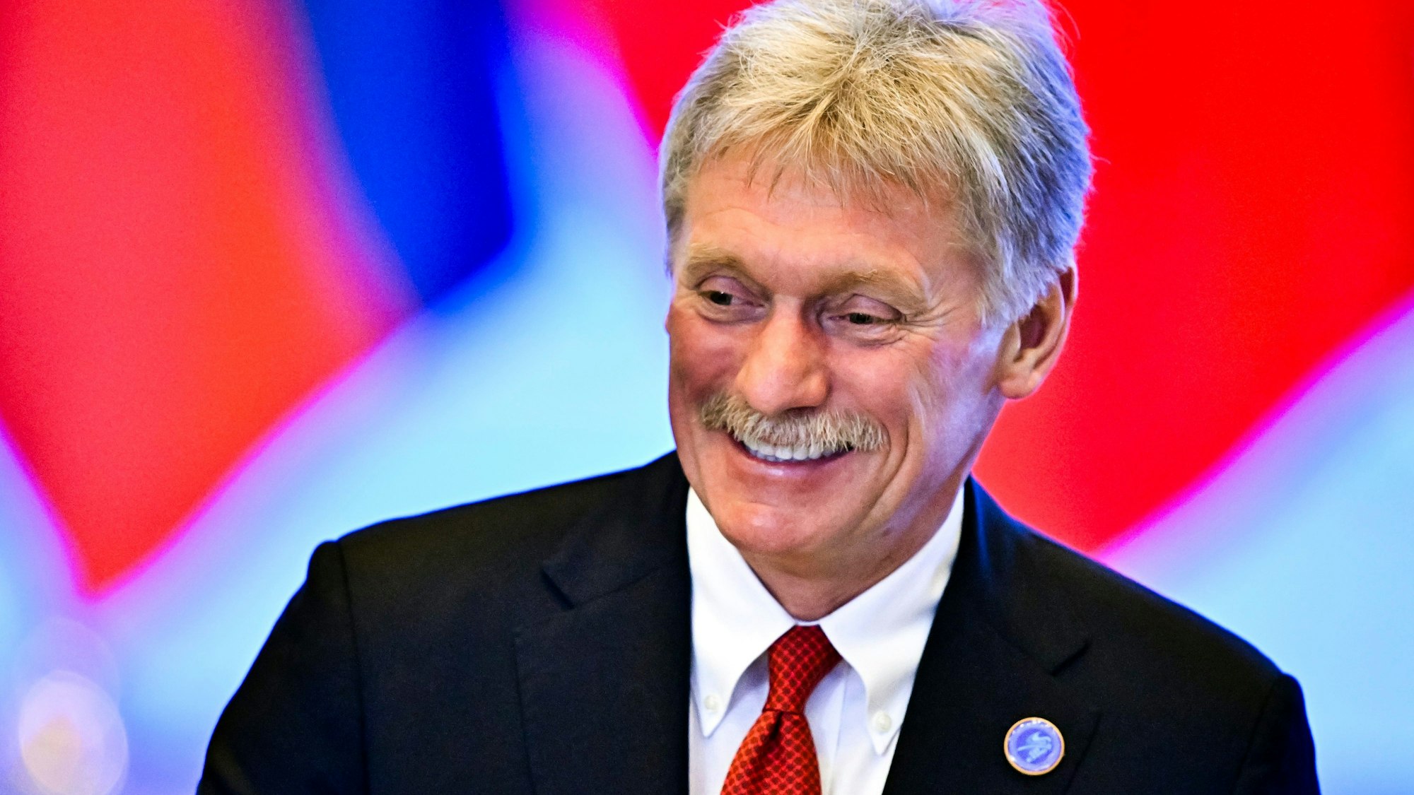 Dmitri Peskow, Sprecher von Kremlchef Wladimir Putin, hat sich zu den Ergebnissen der Europawahl geäußert. (Archivbild)