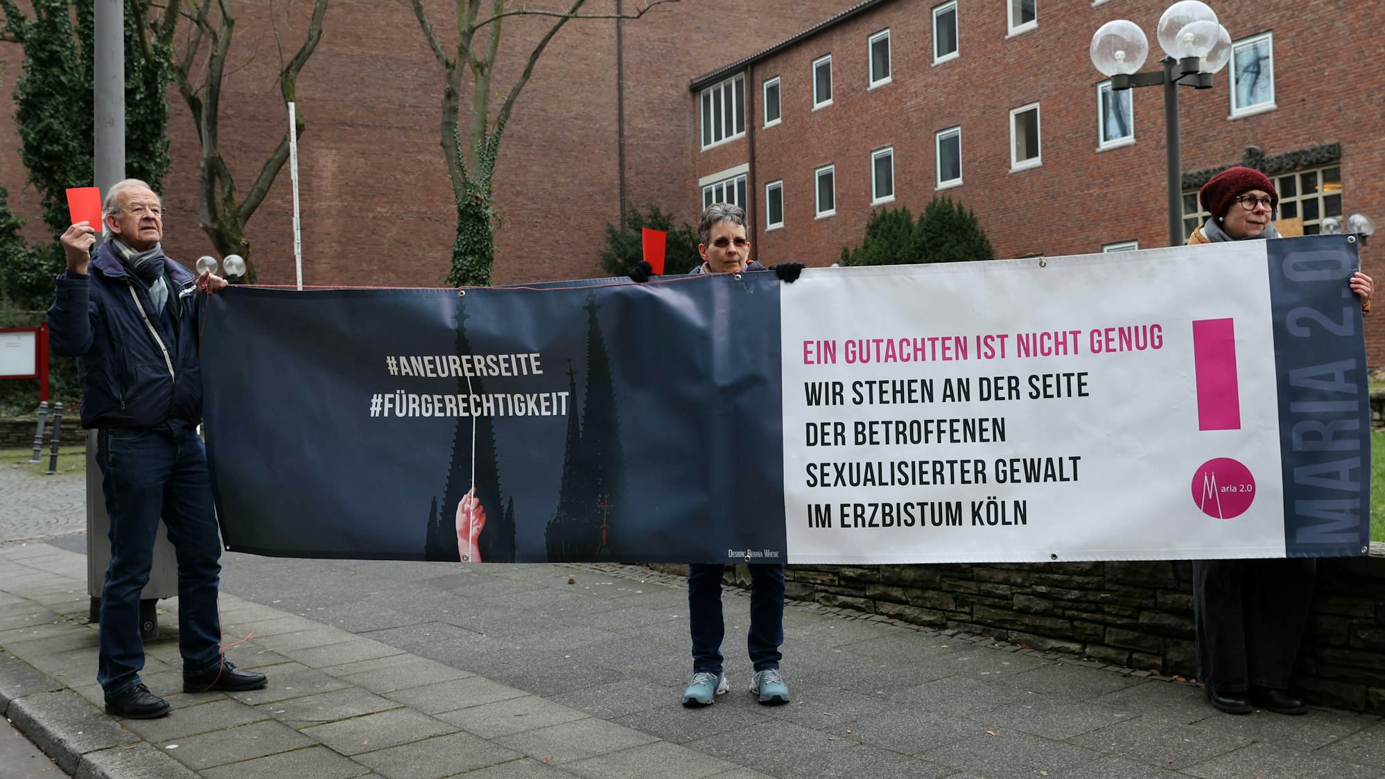 28.01.2023
Köln:
Solidarisierungs-Kundgebung: Maria 2.0 vor dem Erzbischöflichen Palais
Foto: Martina Goyert