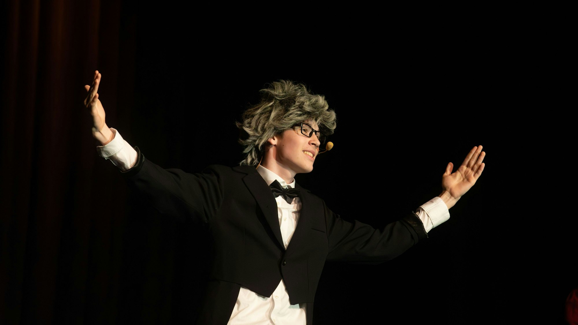 Nikita Buchholz spielt in dem Musical "Tanz der Vampire" Professor Abronsius.