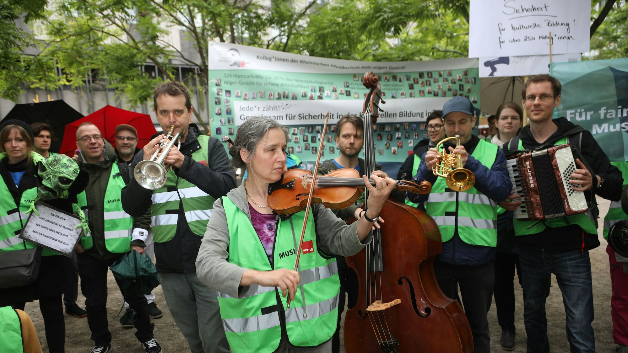 Protest der Musiker: Honorarkräfte der Rheinischen Musikschule fordern mehr Sicherheit