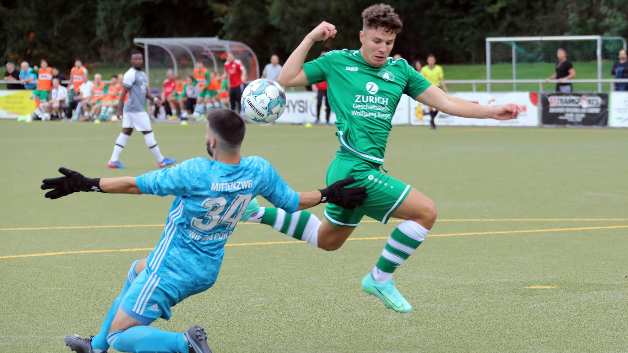 Borussia Hohenlind - Porz
Fussball Landesliga Saison 2021 2022
Westkampfbahn Köln Deutschland
19.09.2021
Links: Dominique Mittenzwei (Porz)
Rechts: Janis Waffenschmidt (Hohenlind)
Copyright
Eduard Bopp Sportfotografie
mail@fotobopp.de