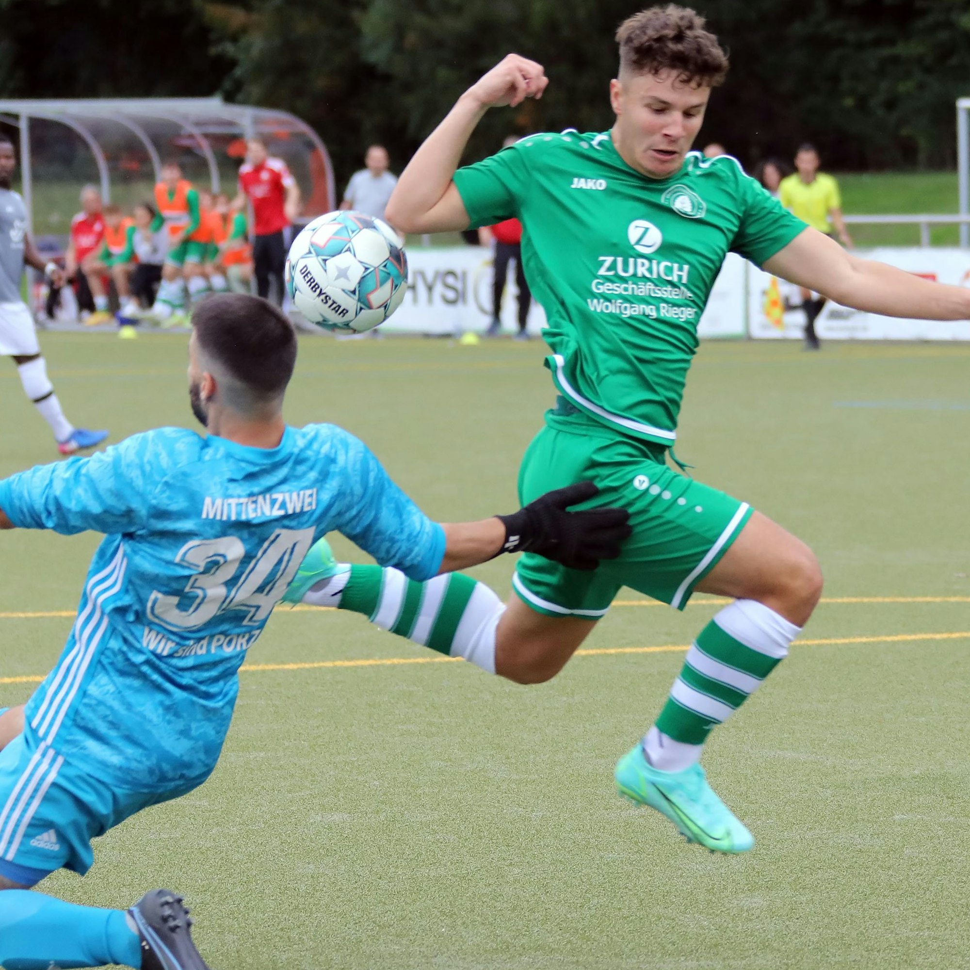 Borussia Hohenlind - Porz
Fussball Landesliga Saison 2021 2022
Westkampfbahn Köln Deutschland
19.09.2021
Links: Dominique Mittenzwei (Porz)
Rechts: Janis Waffenschmidt (Hohenlind)
Copyright
Eduard Bopp Sportfotografie
mail@fotobopp.de