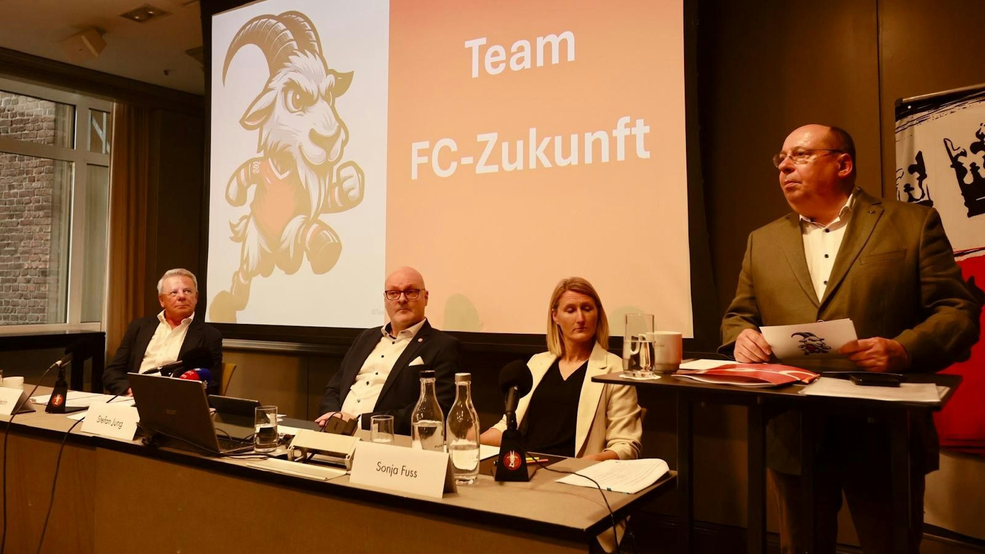 Dieter Prestin, Stefan Jung und Sonja Fuss wollen gemeinsam einen neuen Vorstand beim 1. FC Köln bilden.