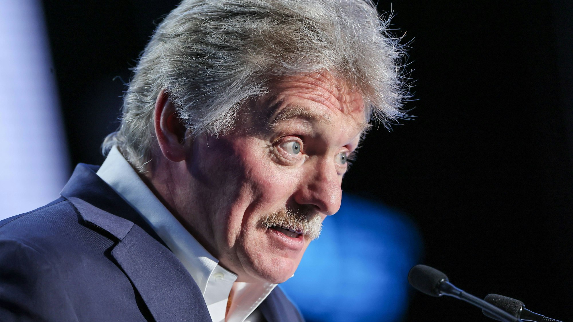 Kremlsprecher Dmitri Peskow: „Die rechten Parteien werden ihnen mit der Zeit auf den Fersen sein.“