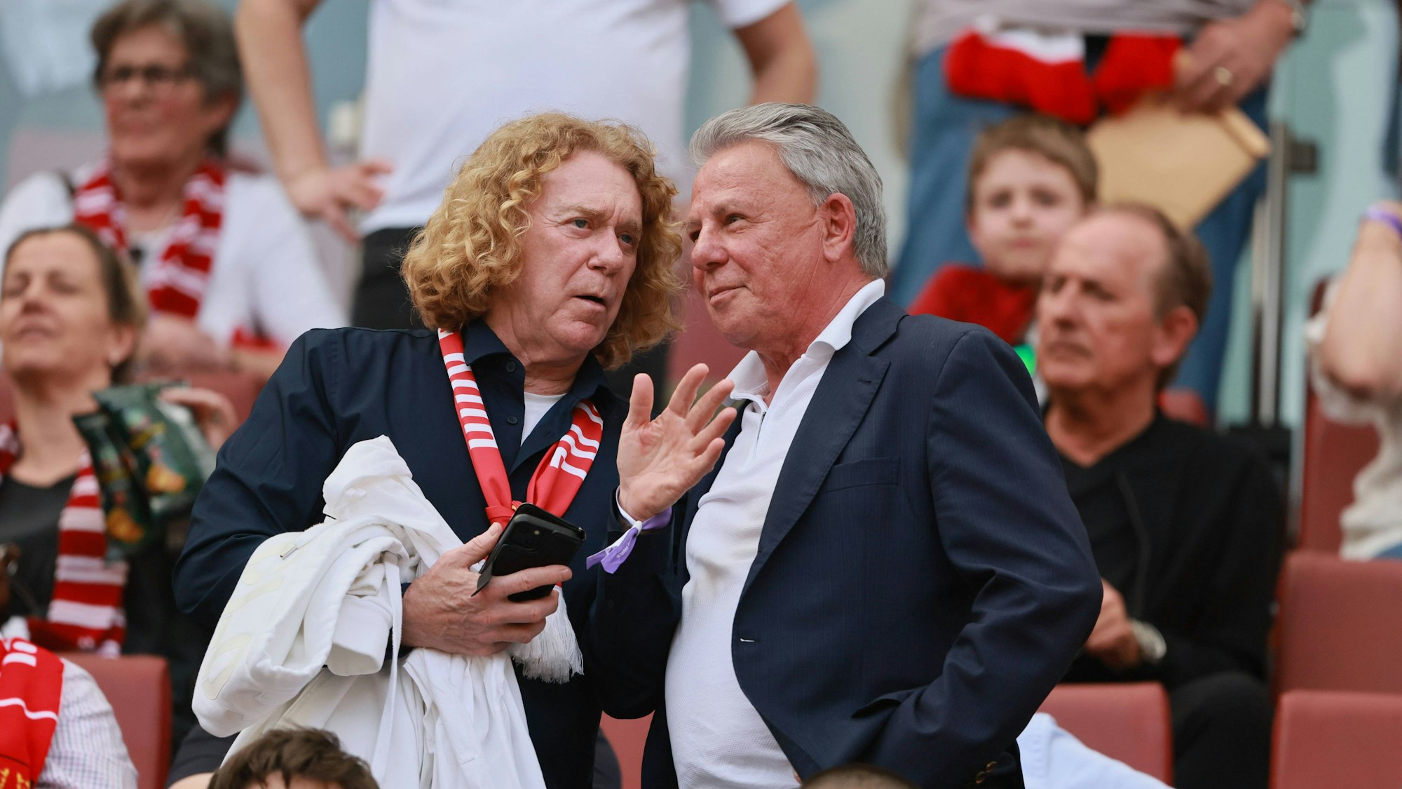 Tony Woodcock unterstützt Dieter Prestin (Archivbild)