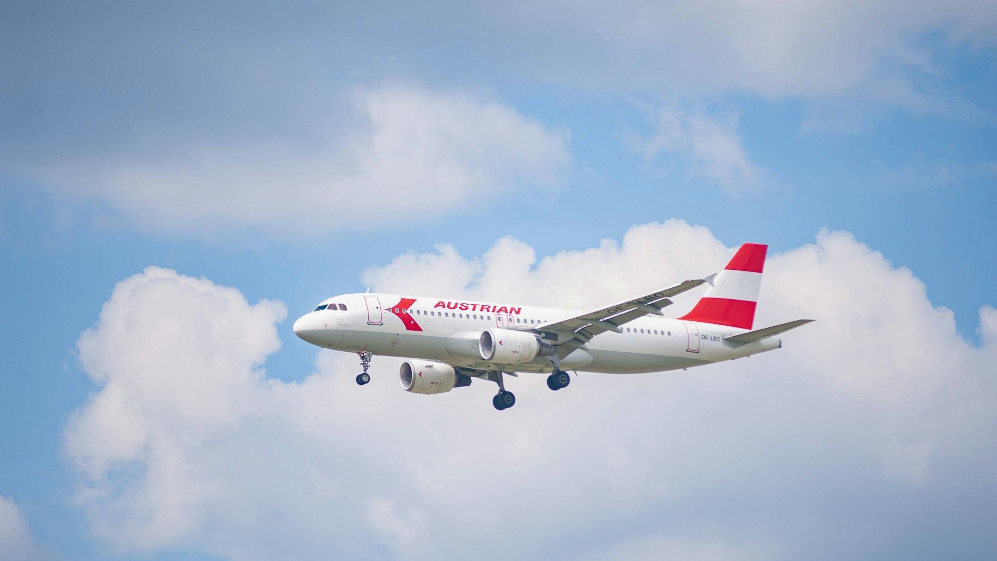 Ein Passagierflugzeug vom Typ A320-214 der Austrian Airlines. Eine ähnliche Maschine ist auf dem Weg von Mallorca nach Wien in ein Gewitter geraten.