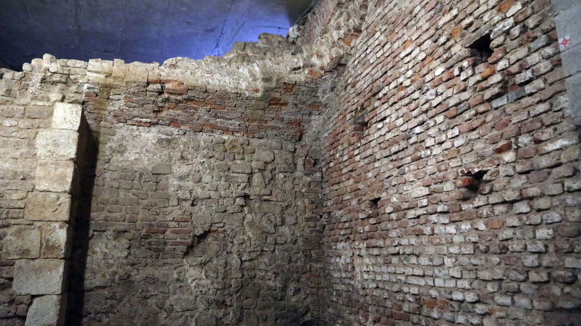 Altes Mauerwerk auf der Miqua-Baustelle