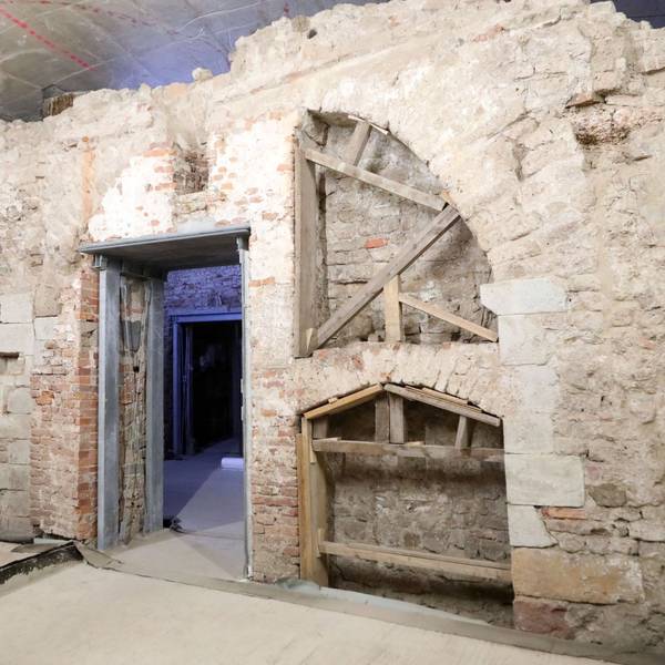 Altes Mauerwerk auf der Miqua-Baustelle