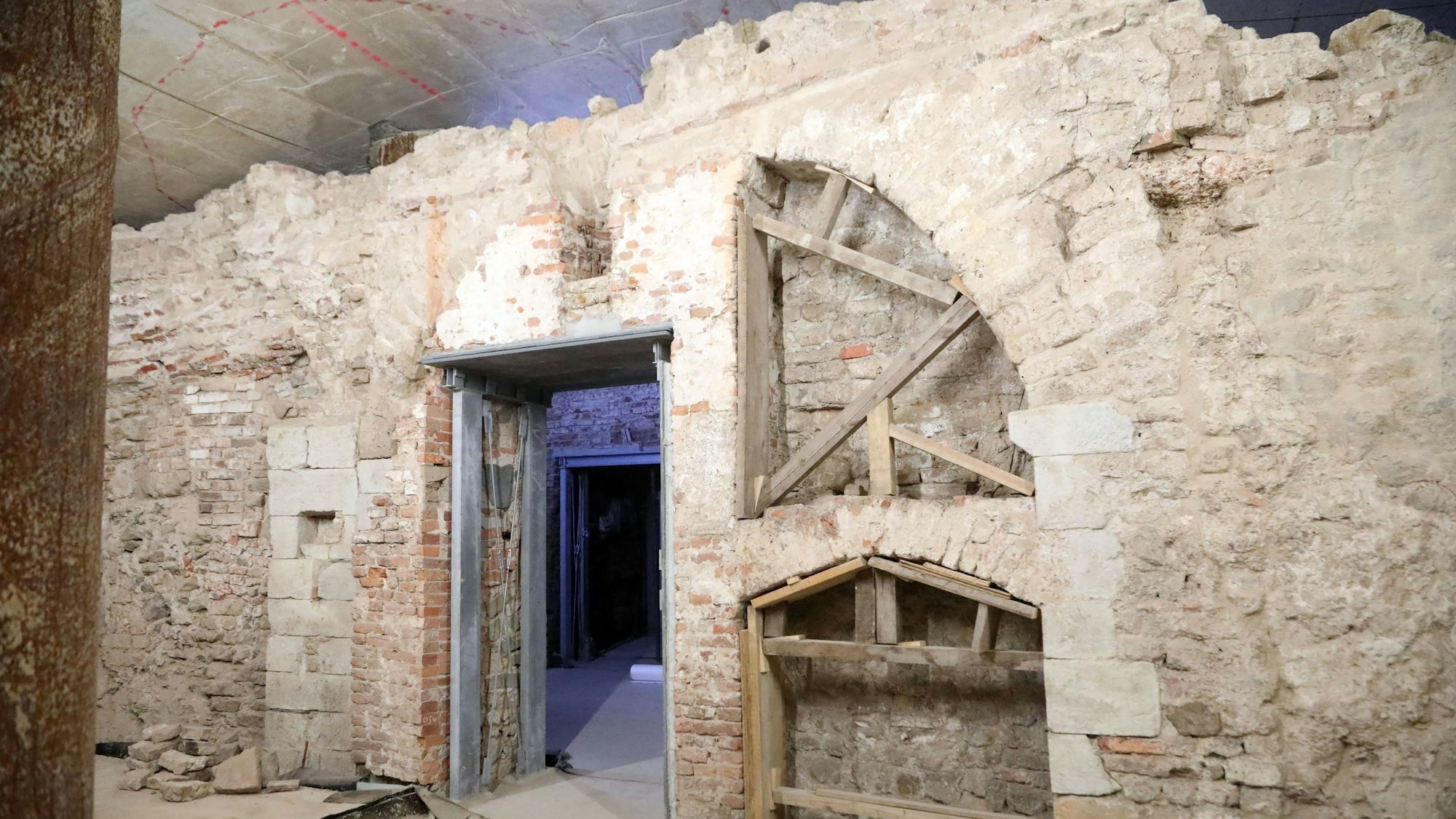 So sieht es unterirdisch im Miqua aus – archäologische Funde werden sichergestellt.