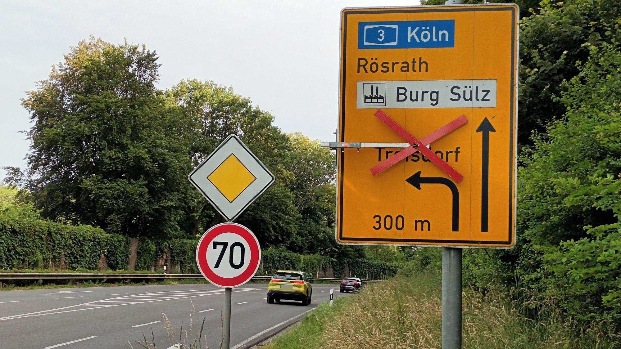 Schild Straßensperrung Richtung Troisdorf