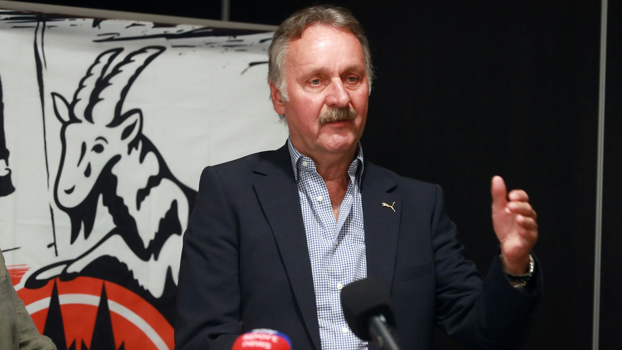 Peter Neururer hat am Montag erklärt, dem Vorstandsteam um Dieter Prestin beratend zur Seite stehen zu wollen.
