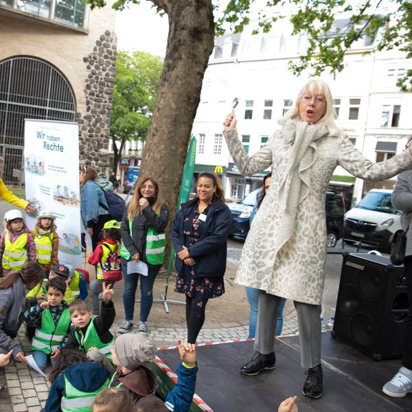 Elfie Scho-Antwerpes eröffnete als Schirmherrin den „Mint-machtag“ am Rudolfplatz.