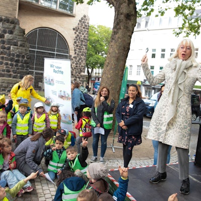 Elfie Scho-Antwerpes eröffnete als Schirmherrin den „Mint-machtag“ am Rudolfplatz.