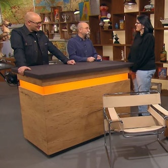 Lidija Zovkic aus Waldbröl (v. l.) mit Horst Lichter und Sven Deutschmanek bei Bares für Rares.
