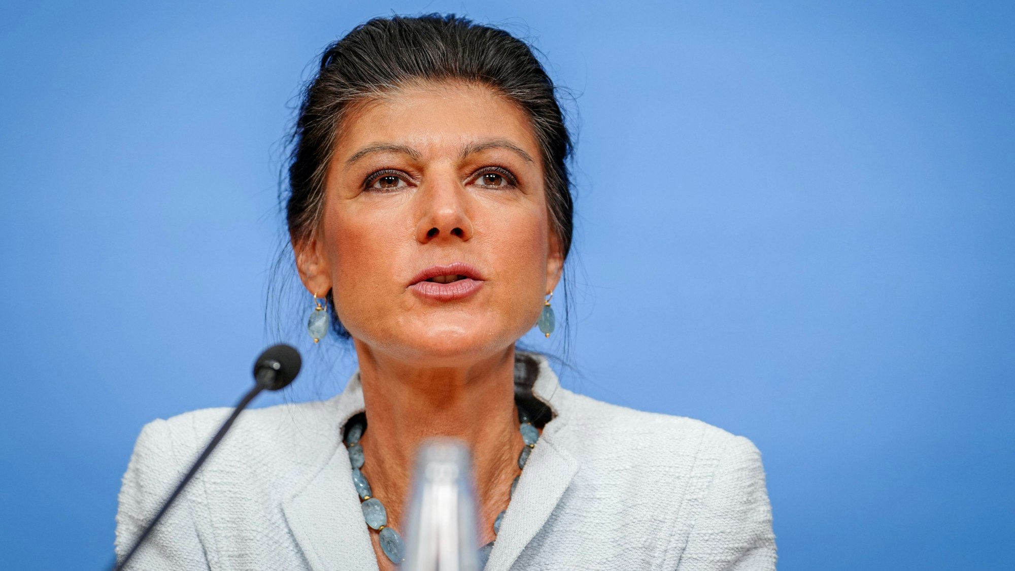 10.06.2024, Berlin: Sahra Wagenknecht, Parteivorsitzende vom Bündnis Sahra Wagenknecht (BSW) und Bundestagsabgeordnete, gibt eine Pressekonferenz nach der Europawahl. Foto: Kay Nietfeld/dpa +++ dpa-Bildfunk +++