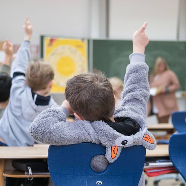 Schüler im Unterricht in einer Grundschule.