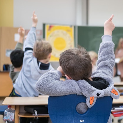Schüler im Unterricht in einer Grundschule.