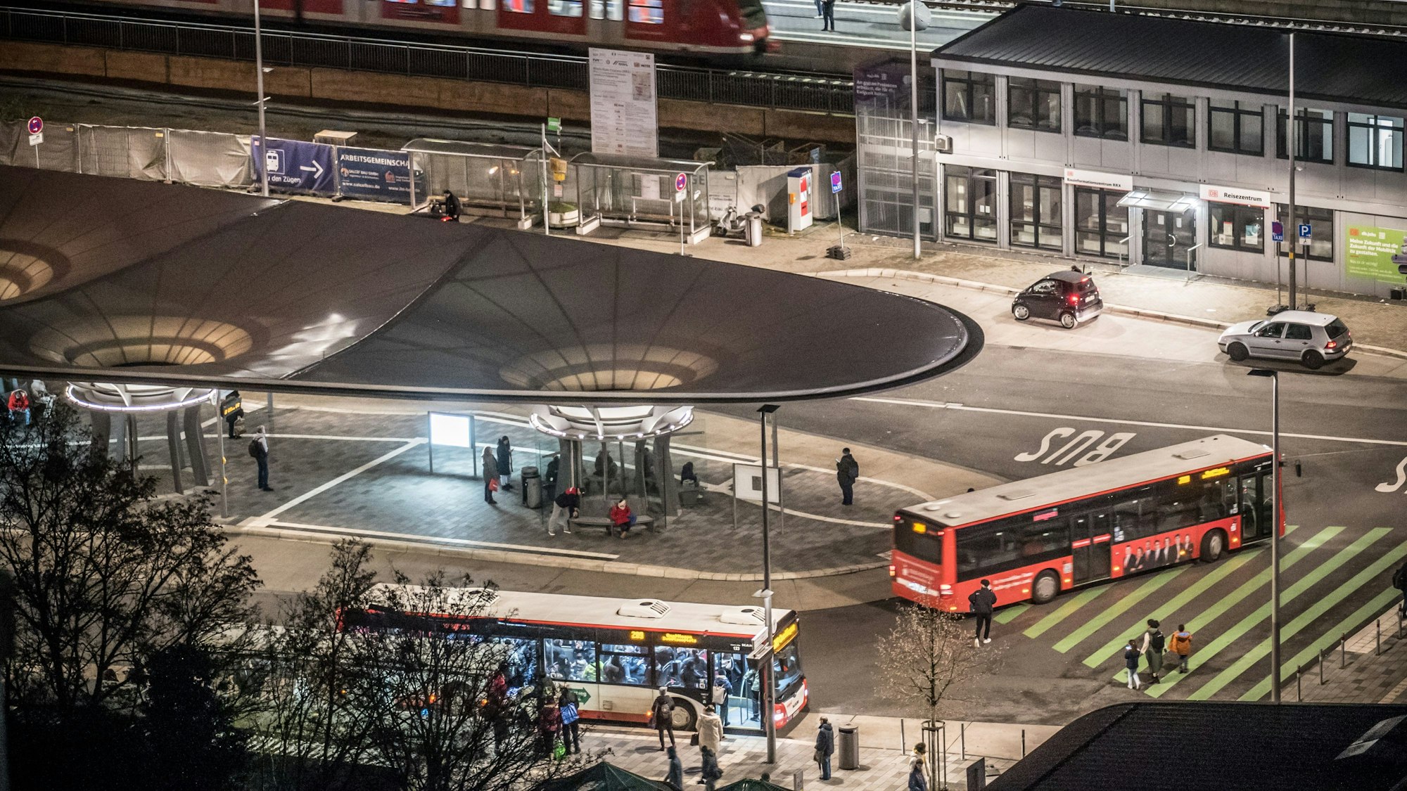 Der Bahnhof Leverkusen-Mitte und der Busbahnhof