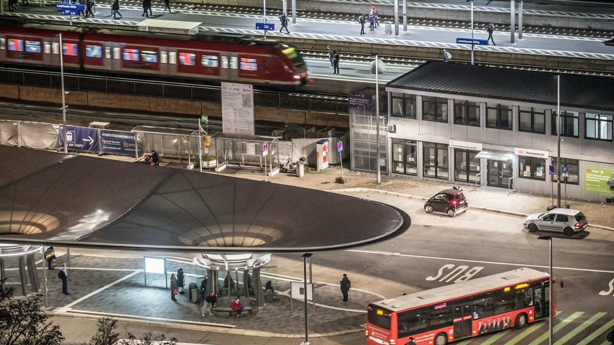 Der Bahnhof Leverkusen-Mitte und der Busbahnhof