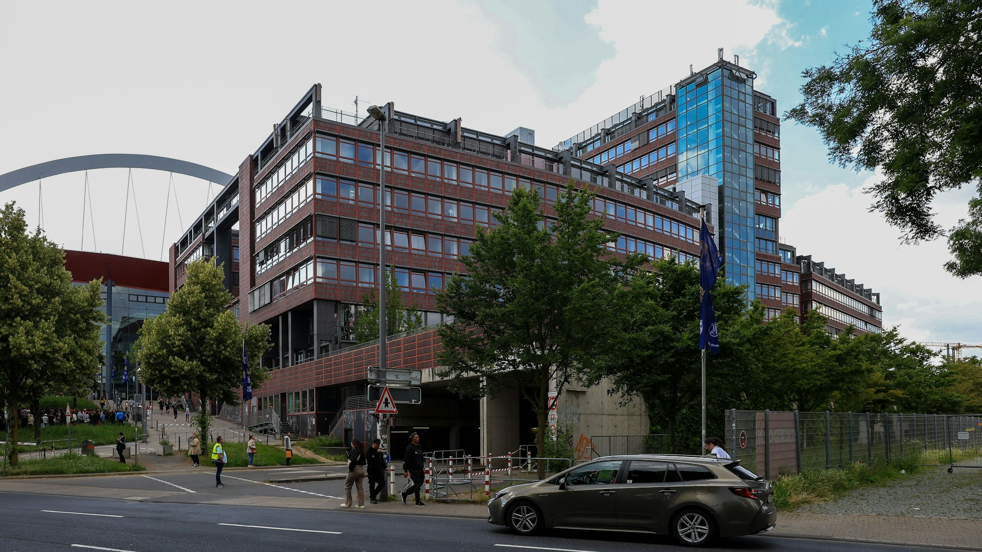 Außenansicht des Ostgebäudes des Stadthauses in Deutz.