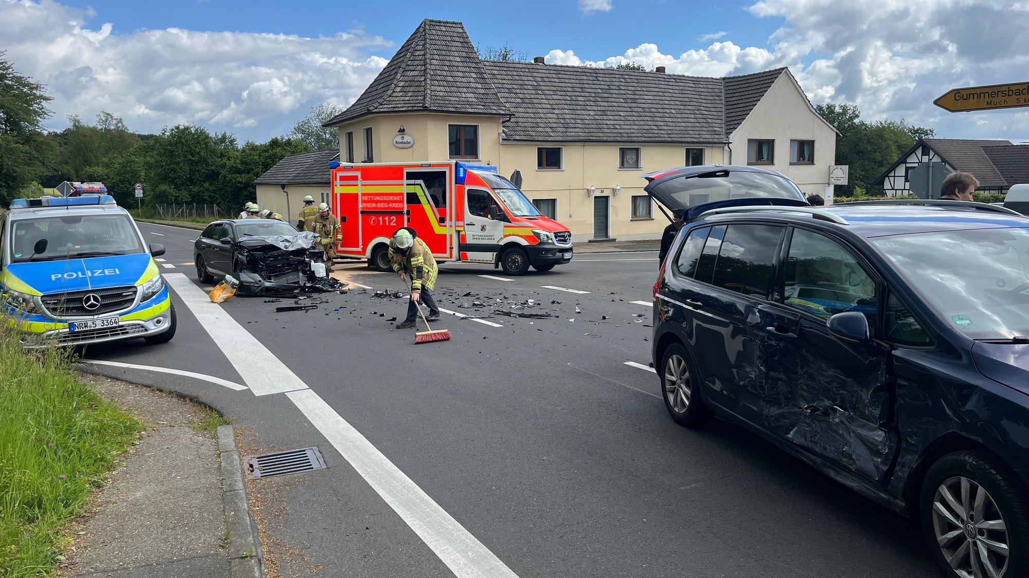 Auf der L 352 in Wohlfarth sind zwei Autos zusammengestoßen, eine Autofahrerin wurde verletzt.