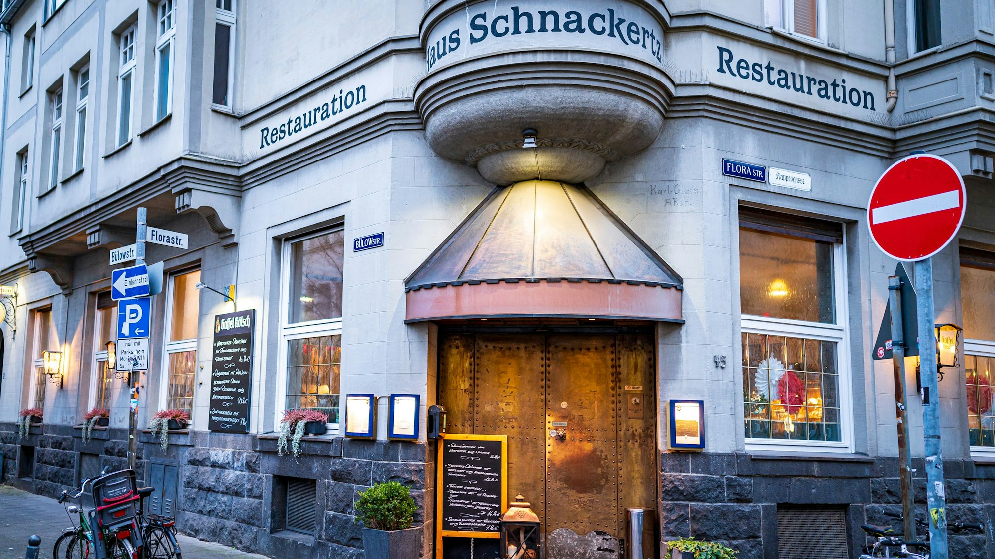 Beeindruckene Tür vom Haus Schnackertz in Nippes. (Archivbild)