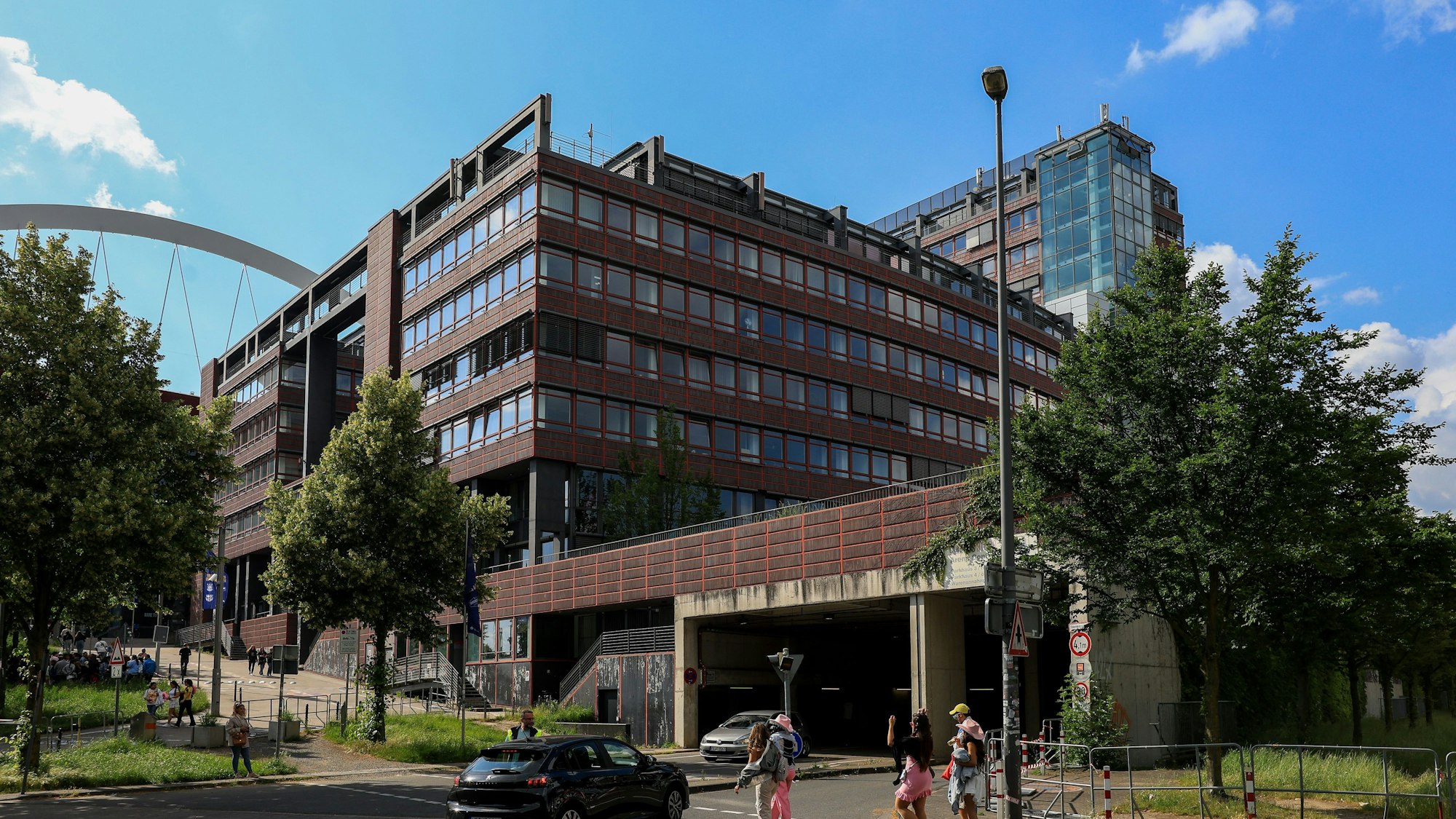 Außenansicht des Ostgebäudes des Stadthauses in Deutz. Dort will die Stadt ausziehen.