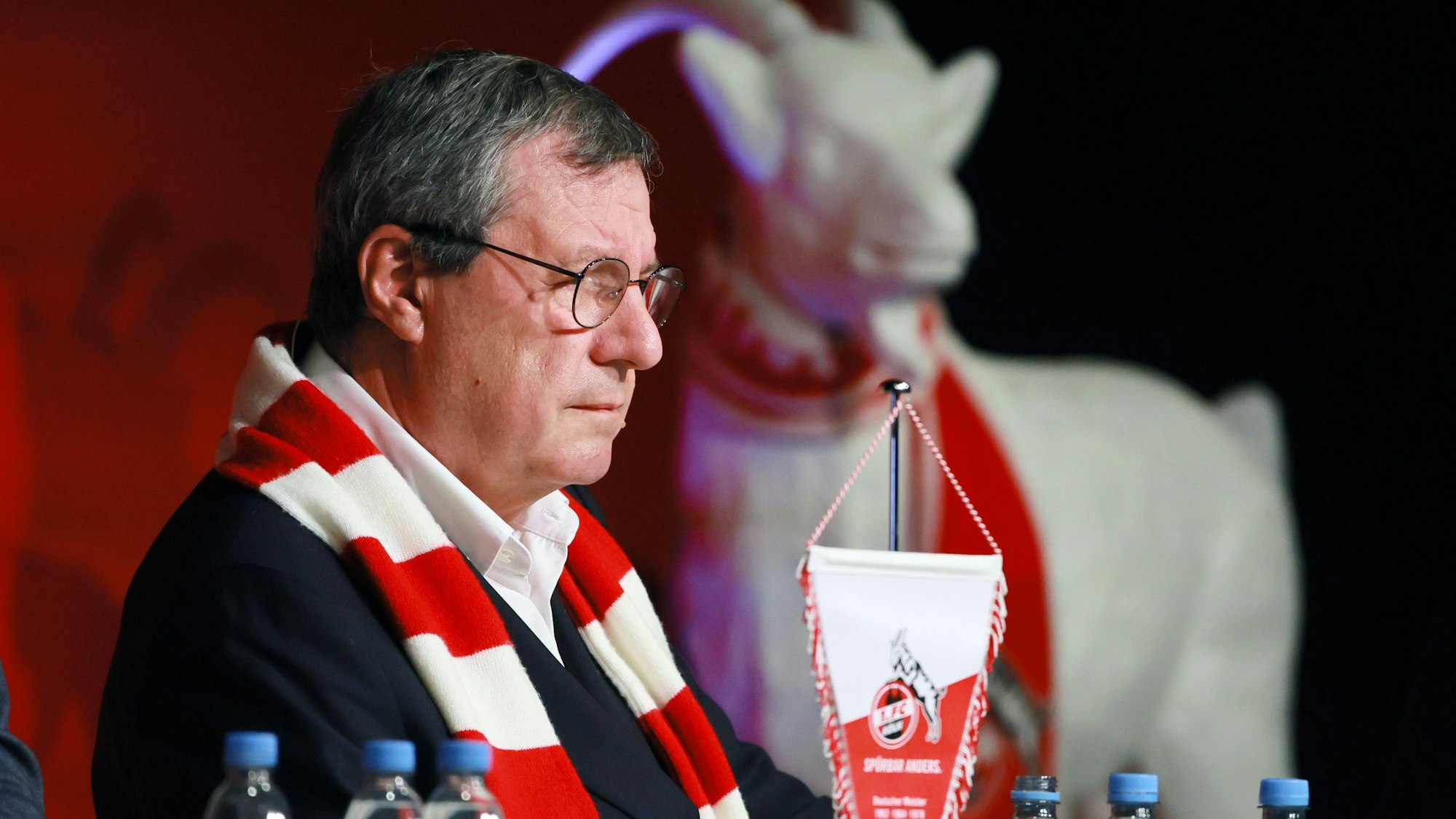 FC-Präsident Werner Wolf mühte sich um einen gepflegten Austausch mit den Mitgliedern im Coloneum.