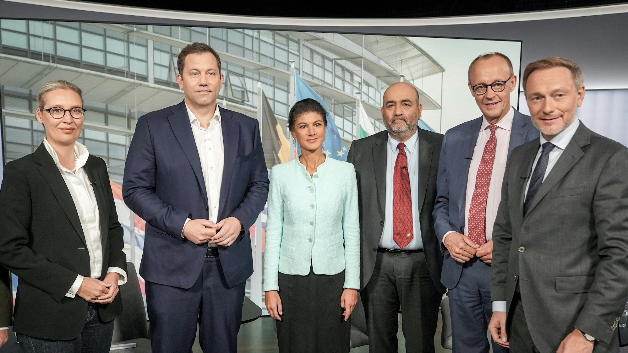 Alice Weidel (v.l.n.r.), Lars Klingbeil, Sahra Wagenknecht, Omid Nouripour, Friedrich Merz und Christian Lindner im Studio von RTL/n-tv nach der Europawahldpa