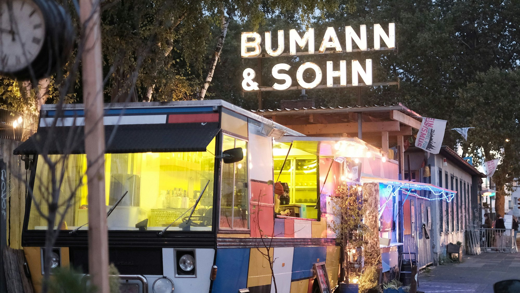 Das Bumann & Son von außen in Köln-Ehrenfeld.