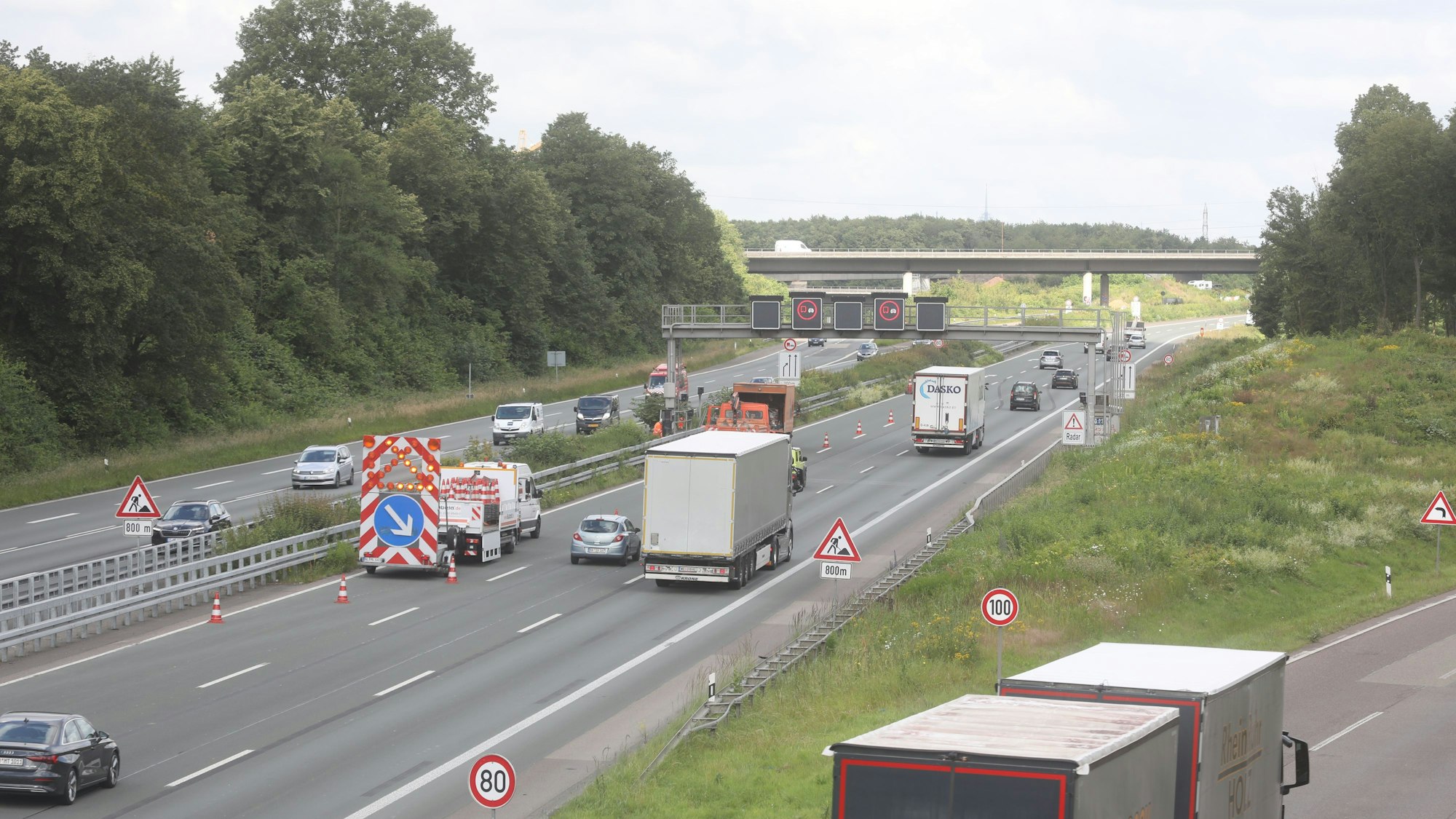 Die Blitzeranlage an der Autobahn A3 im Autobahndreieck Heumar wird abgebaut.
