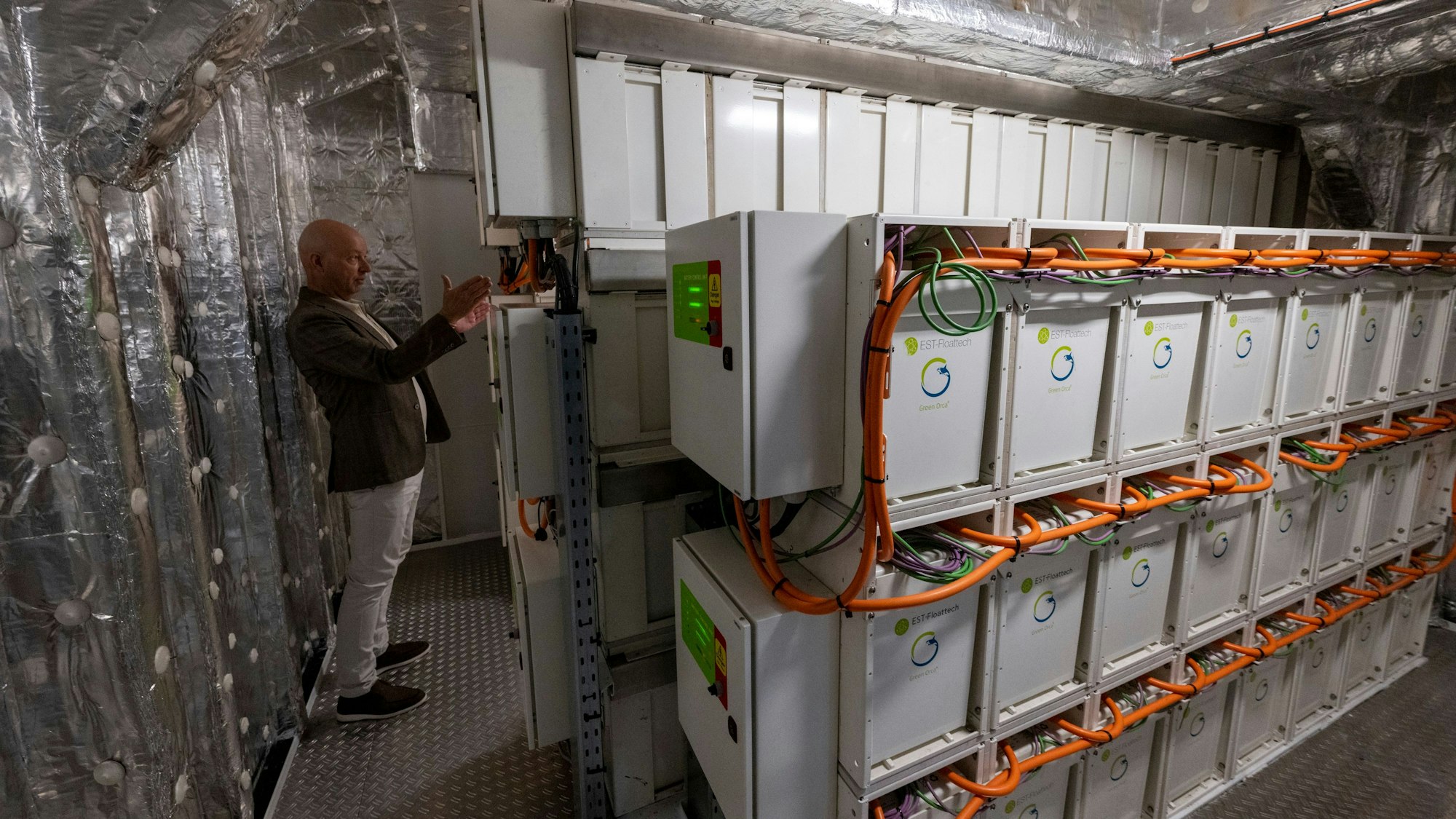 Die Batterien speichern den Strom des Schiffes.