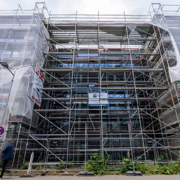 12.06.2024, Nordrhein-Westfalen, Siegburg: Neben dem Siegburger Amtsgericht entsteht derzeit das neue Prozessgebäude für die Cum-Ex-Verhandlungen am Bonner Landgericht. (zu dpa: «Erst ein Prozent der Cum-Ex-Beschuldigten angeklagt») Foto: Thomas Banneyer/dpa +++ dpa-Bildfunk +++